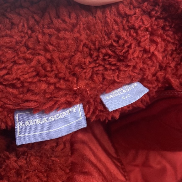 ☀️ 6 for $26 ☀️ Laura Scott red vest - Picture 2 of 7